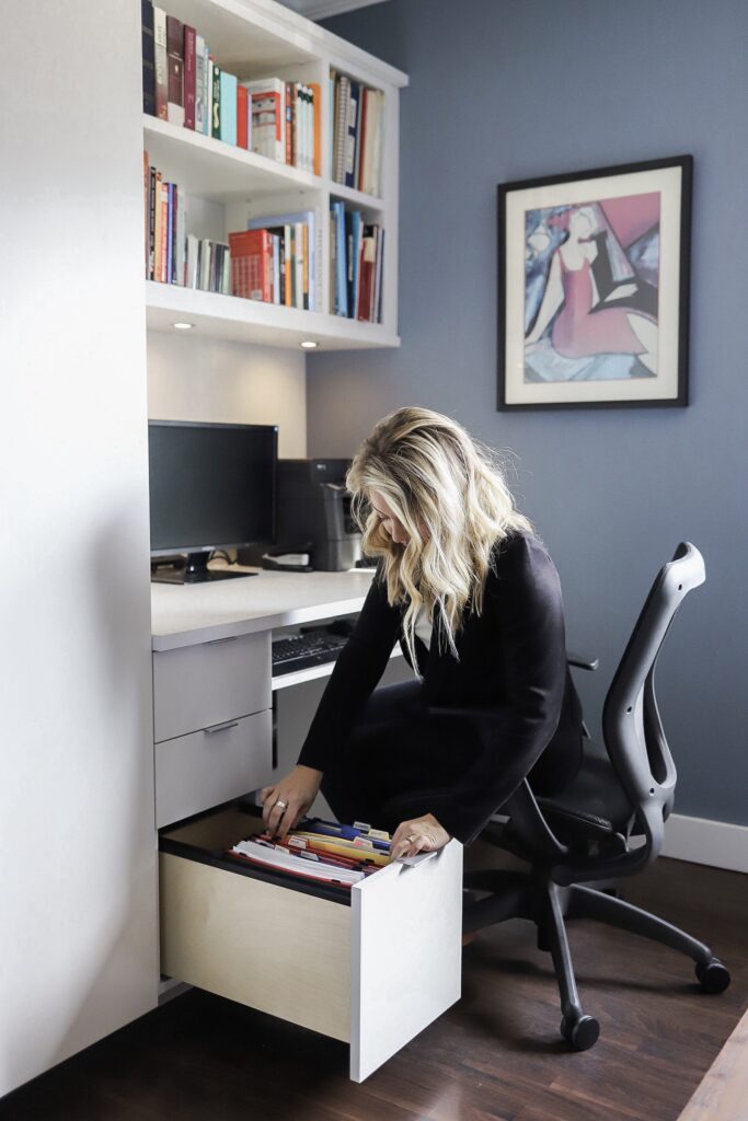 Diseño que se adapta a tu necesidades, escritorio con cajones de cierre suave