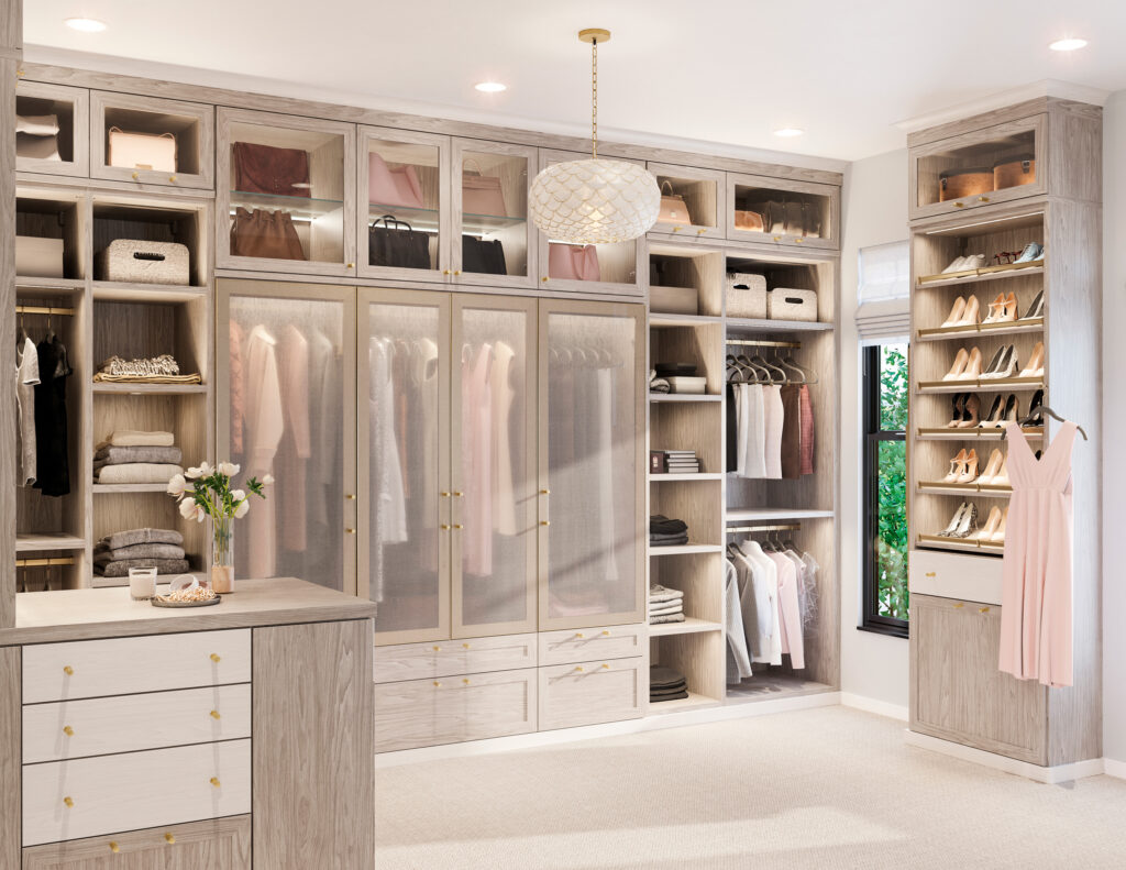 Inspírate con las últimas tendencias 2025 para walk-in closets de lujo. Descubre ideas elegantes y personalizadas con California Closets México.